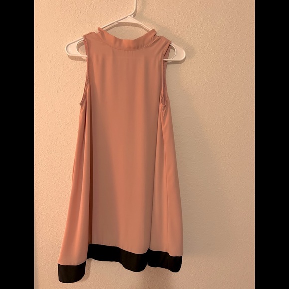 Boutique flowy shift dress with bowtie back - Picture 1 of 5